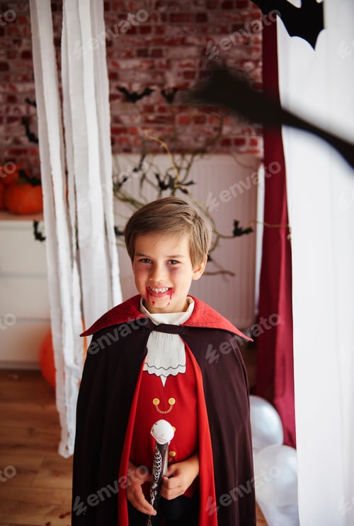 Preview: Boy dressed as a vampire