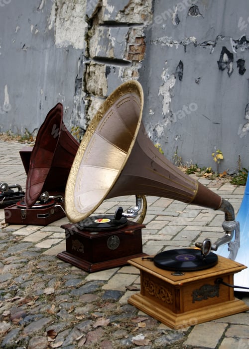 Preview: old gramophones