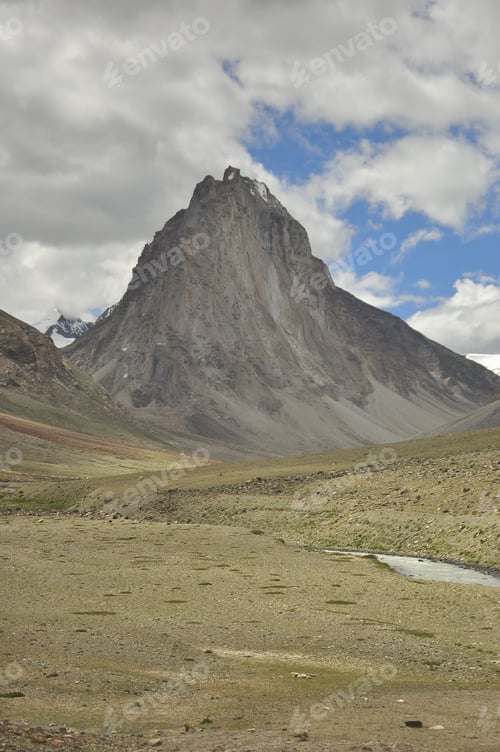 Preview: A beautiful sacred Mount Gumbok Rangan (Gonbo Rangjon) with flowing Kargyak river