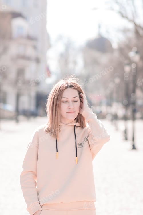 Preview: Young woman in casual clothes on the street.