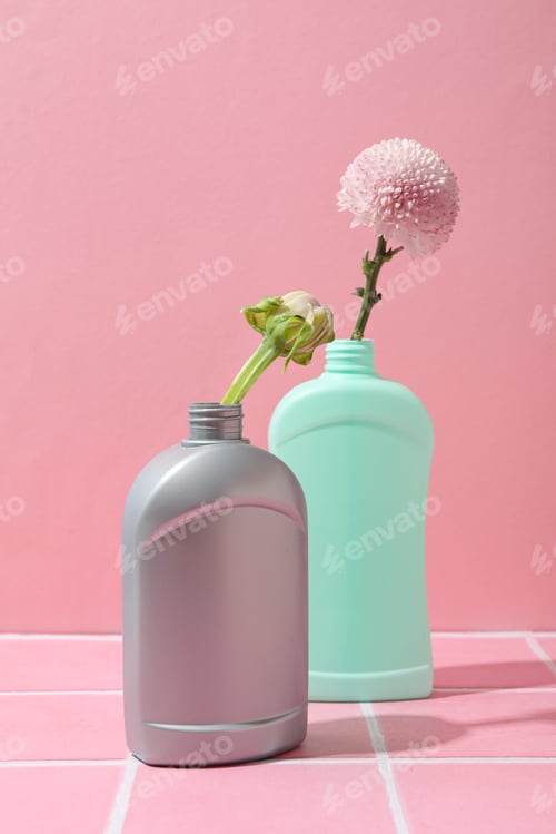 Preview: Detergents with flowers on a pink background