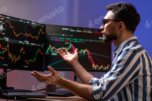 Preview: Frustrated man, crypto trader looking at computer monitor, working online with crypto chart