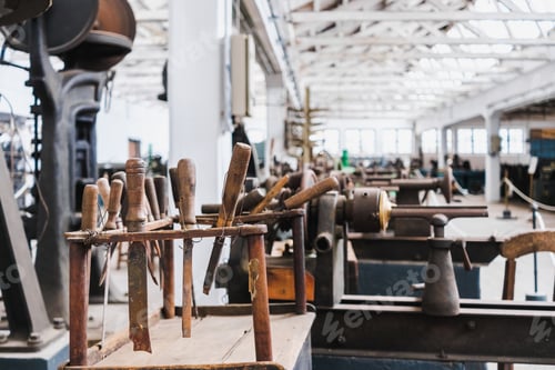 Preview: Old tools and manual presses to work the metallic material.