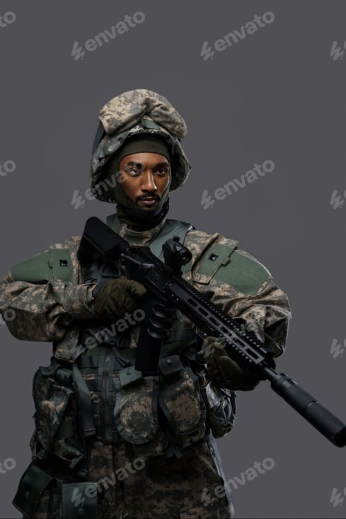 Preview: Dark skinned soldier in military uniform