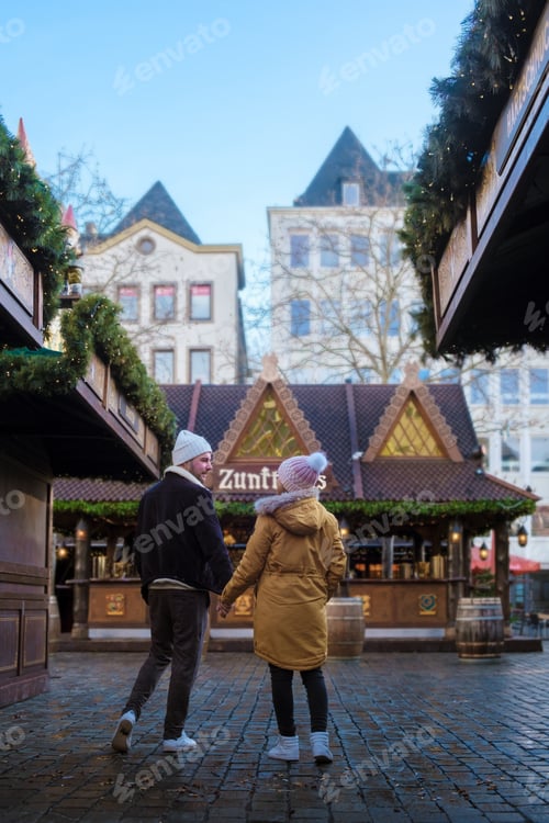 Preview: A couple on a city trip in Cologne Germany during winter in Europe