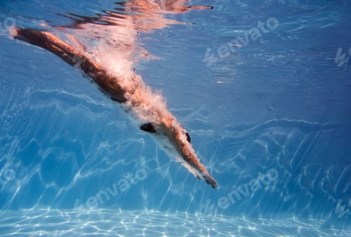 Preview: Woman diving in the pool