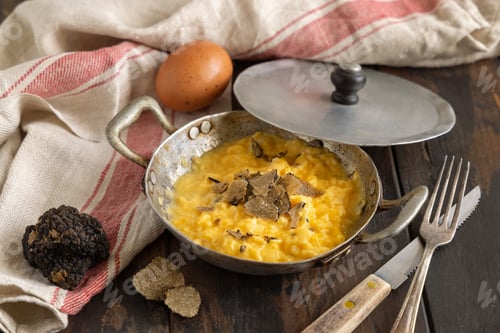 Preview: Scrambled eggs with fresh black truffles from Italy served in a frying pan, gourmet breakfast