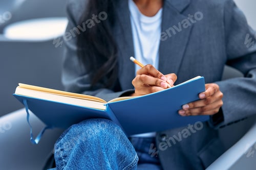 Preview: Woman with a notebook on the street