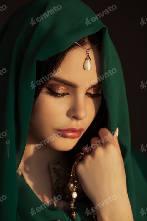 Preview: Beautiful Woman in Traditional Costume