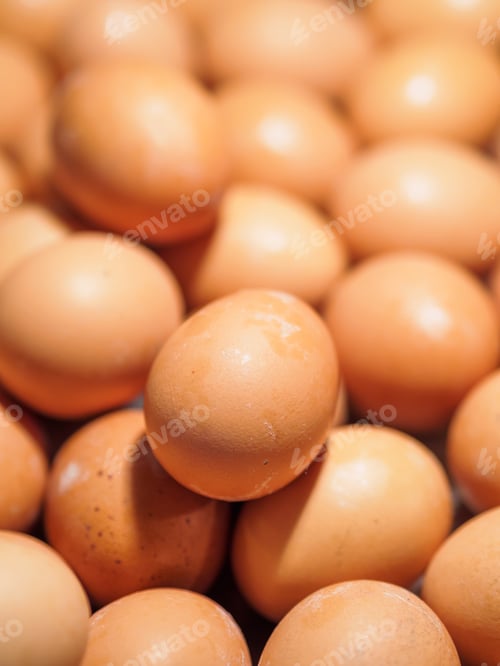 Preview: Big pile of randomly stacked raw eggs.