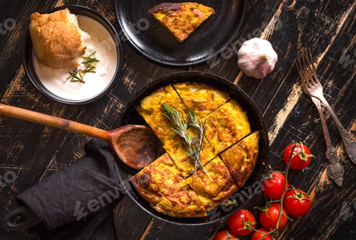 Preview: Tortilla de patatas in a pan