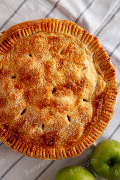 Preview: Homemade Apple Pie Ready to Eat