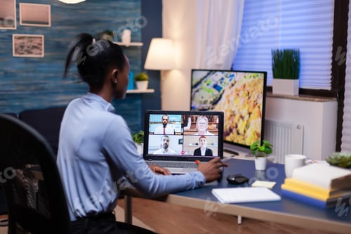 Preview: Back view of dark skinned woman talks with diverse coworkers