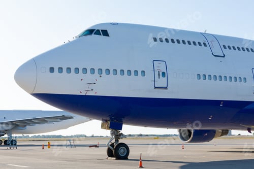 Preview: Airplane at the International Airport
