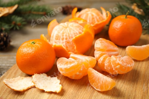 Preview: Fresh tangerines on wooden board, closeup. Christmas atmosphere