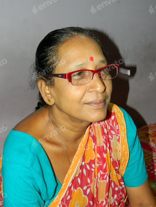 Preview: Middle age Indian housewife women ..