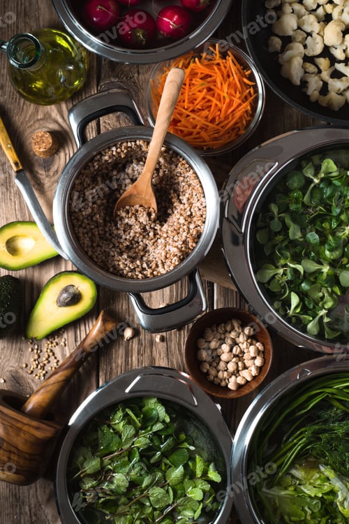 Preview: Buckwheat, carrots, avocados, grass in a bowl of water top view