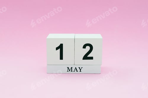 Preview: Mothers day. 12th may on vintage wooden calendar on pink background