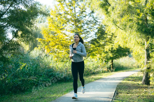 Preview: Woman running in park
