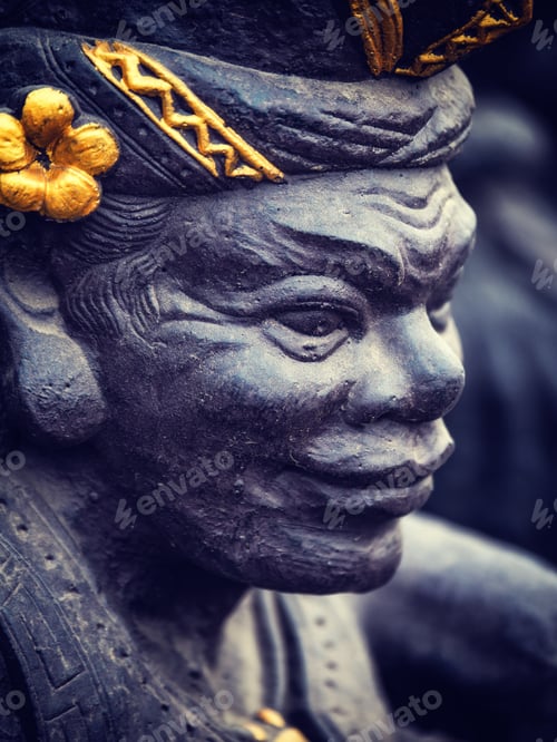 Preview: Gardian statue at the Bali temple entrance