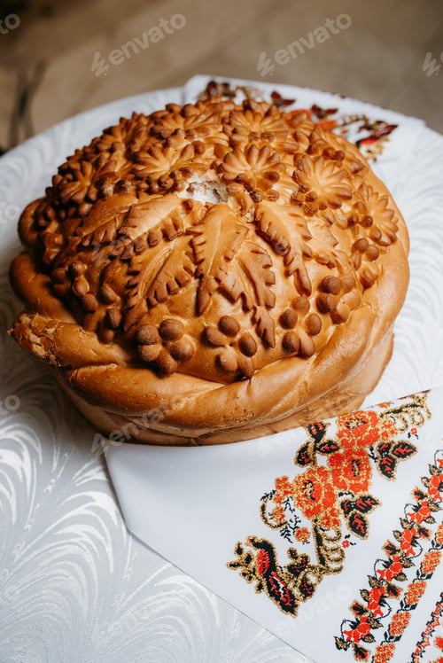Preview: wedding bread loaf with voluminous twisted pigtails and decorations