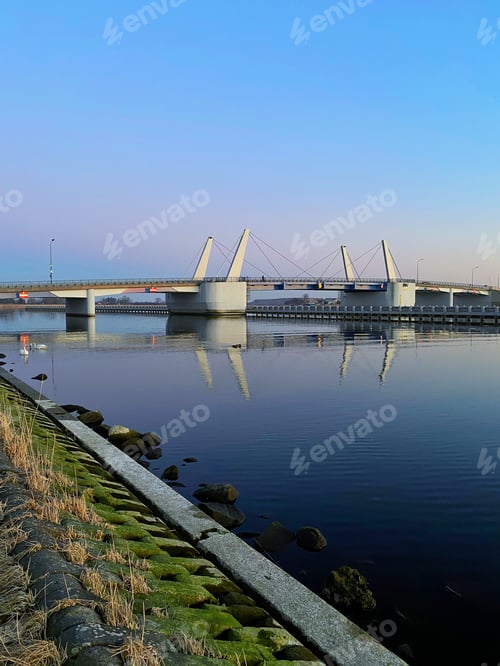 Preview: Bascule bridge mirrored in water