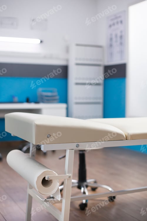 Preview: Examination bed in a hospital room
