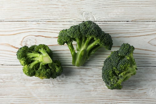 Preview: Broccoli on wooden background, top view. Healthy food