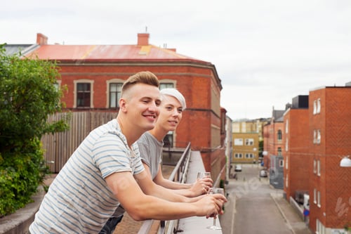 Aperçu: Couple standing on balcony and looking at view