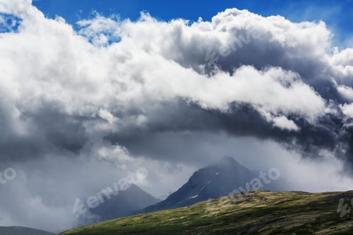 Preview: Mountains in Alaska