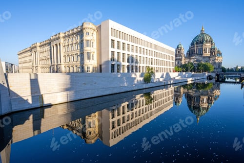 Preview: The rebuilt City Palace with the Berliner Dom