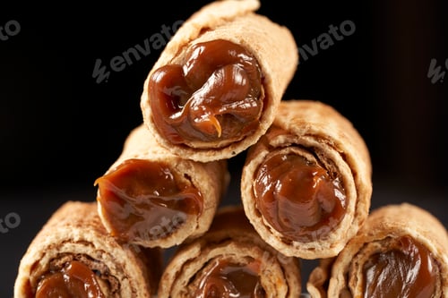 Preview: close up cubanitos with dulce de leche. Cuchufli