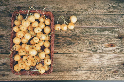 Preview: Warm image of delicious white cherries