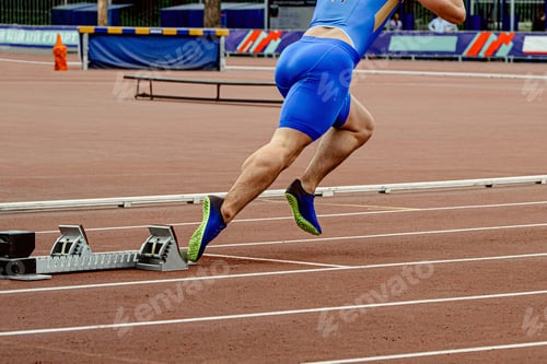 Preview: male runner start sprint race