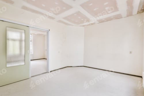 Preview: Spacious empty room