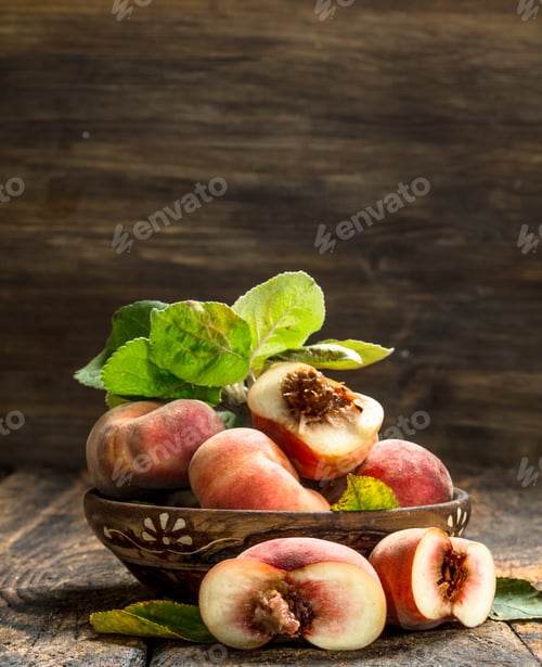Preview: Fresh peaches in a bowl.