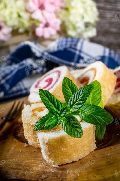 Preview: Slices of homemade sweet roll with fruit jam.