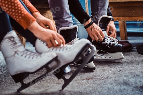Preview: Young couple preparing to a skating