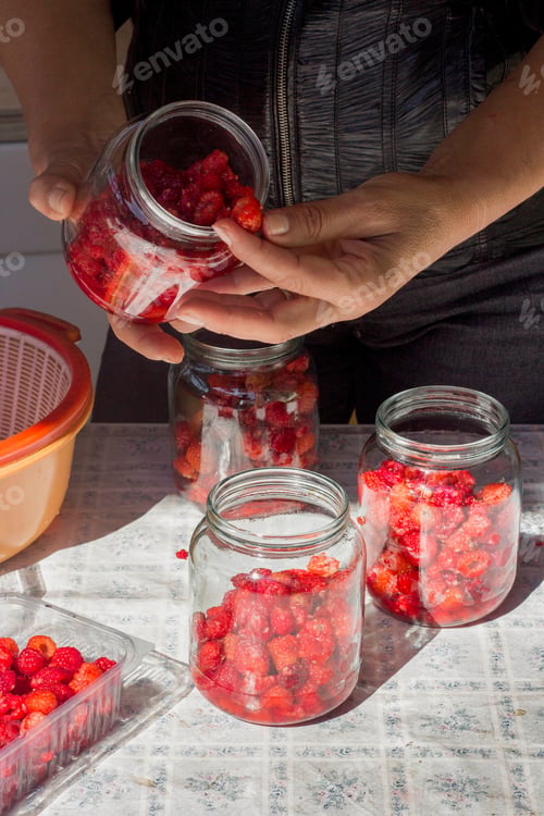 Preview: Preparation of raspberry compote in jars for the winter