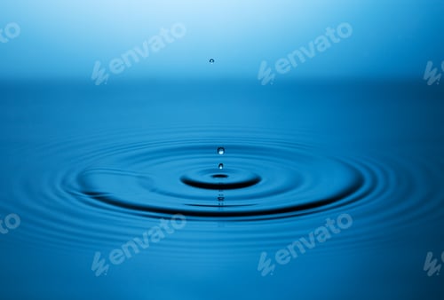 Preview: Blue Water drop falling, macro splash. Natural background