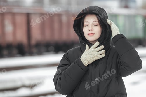 Preview: Portrait of a beautiful young woman in the winter season