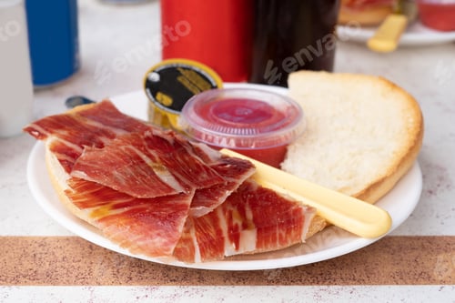Preview: Plate with bread, Iberian ham, tomato and olive oil