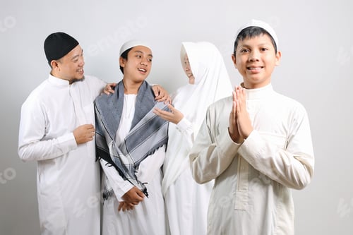 Preview: Muslim Family