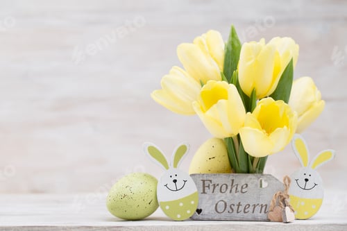 Preview: Yellow tulips, spring flowers and Easter decoration.