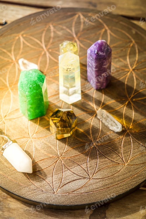 Preview: Healing crystals on brown background