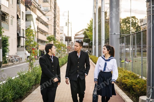 Preview: Japanese students meeting outdoors