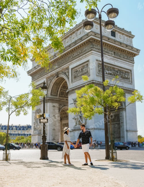 Preview: Couple on a citytrip in Paris visiting Avenue des Champs-Elysees Paris France Arc De Triomphe