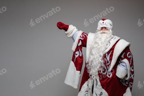 Preview: old santa claus shows something of his hand, copy space