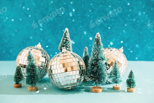 Preview: Sparkling New Year Decorations with Disco Balls