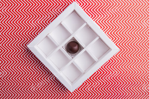 Preview: Square-shaped chocolate box with one single candy.